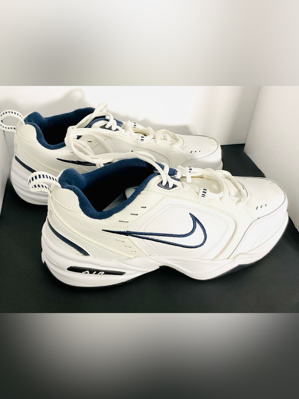 Nike Air Monarch IV White Navy Sneakers Men’s Size 10.5 Walking Shoes